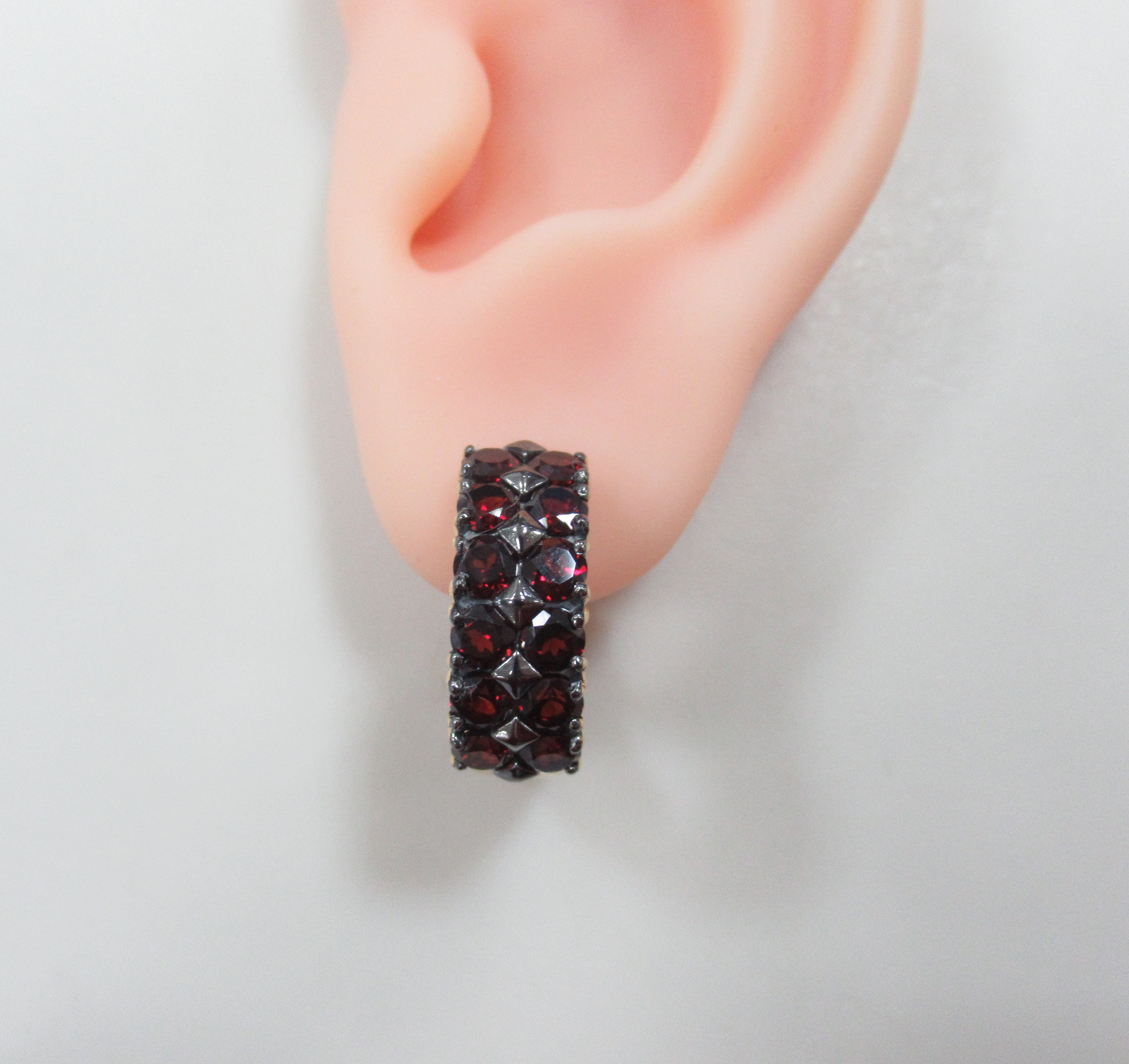 Серебряные серьги-конго с гранатами